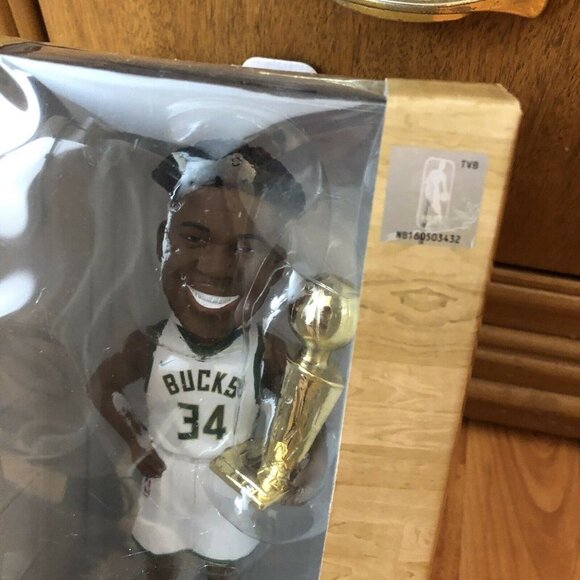 2021 BUCKS GIANNIS ANTETOKOUNMPO NBA CHAMPS TROPHY BOBBLEHEAD FOCO NIB - In Hand - Picture 5 of 10